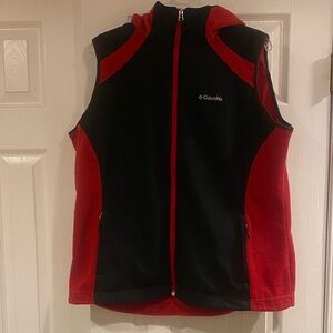 Columbia Black and Red Sleeveless Jacket full front zipper side zippered pockets